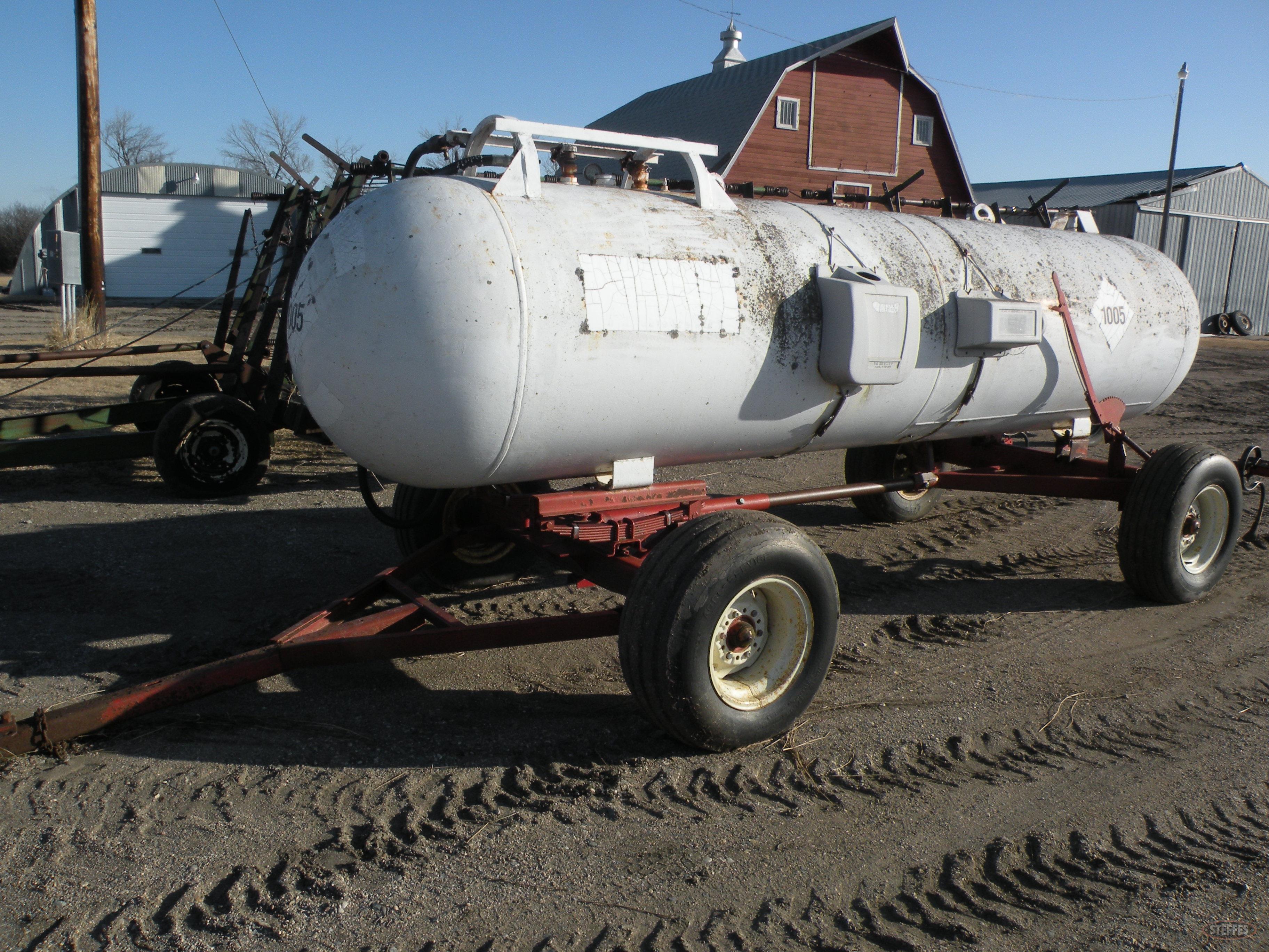 1,000 gal. NH3 tank - trailer,_1.JPG